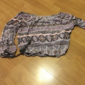 American Eagle Off the Shoulder/Crop